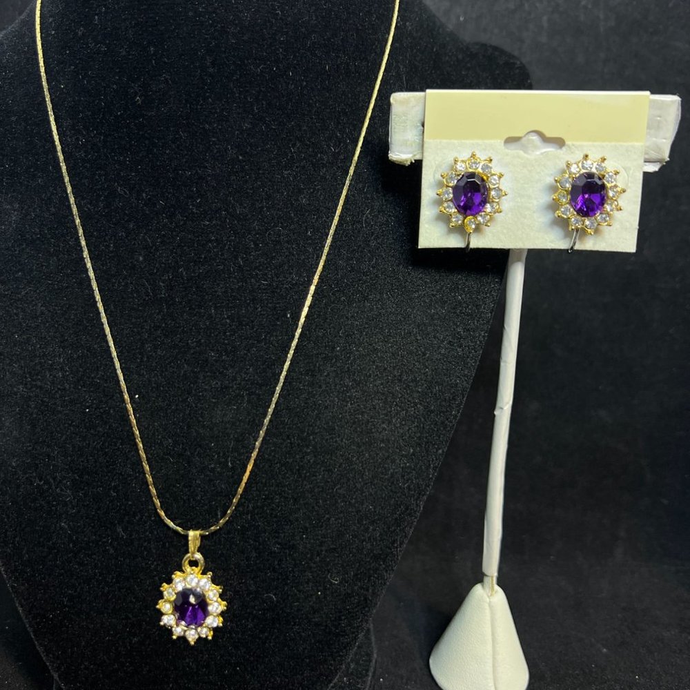 Gold Tone Triangle Link Necklace With Matching Clip On Earrings Set (3868-1 -2)
